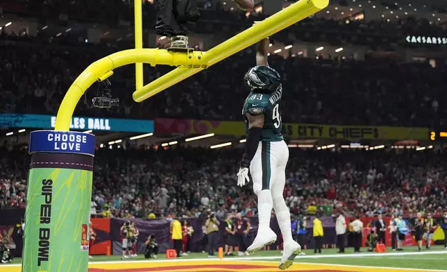 Philadelphia Eagles defensive tackle Milton Williams (93) celebrates after knocking the ball from Kansas City Chiefs quarterback Patrick Mahomes during the second half of the NFL Super Bowl 59 football game, Sunday, Feb. 9, 2025, in New Orleans. (AP Photo/Frank Franklin II)