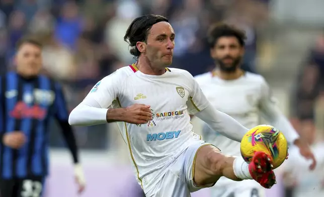 Cagliari's Tommaso Augello reaches for the ball during the Italian Serie A soccer match between Atalanta and Cagliari at the Gewiss Stadium in Bergamo, North Italy - , Saturday, Feb. 15, 2025. (Spada/LaPresse via AP)