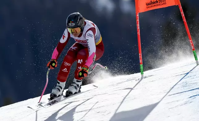 Austria's Stephanie Venier speeds down the course during a women's Super-G, at the Alpine Ski World Championships, in Saalbach-Hinterglemm, Austria, Thursday, Feb. 6, 2025. (AP Photo/Gabriele Facciotti)