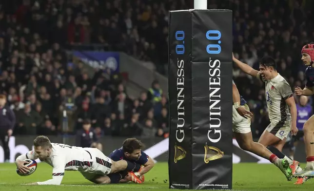 England's Elliot Daly scores a try during the Six Nations rugby union match between England and France at Twickenham in London, Saturday, Feb. 8, 2025. (AP Photo/Ian Walton)