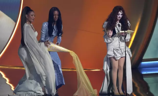 Chappell Roan, center, accepts the award for best new artist during the 67th annual Grammy Awards on Sunday, Feb. 2, 2025, in Los Angeles. Victoria Monet looks on from left(AP Photo/Chris Pizzello)