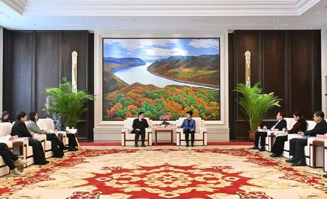 CE meets leaders of Heilongjiang Province in Harbin (with photos/ videos) Source: HKSAR Government Press Releases