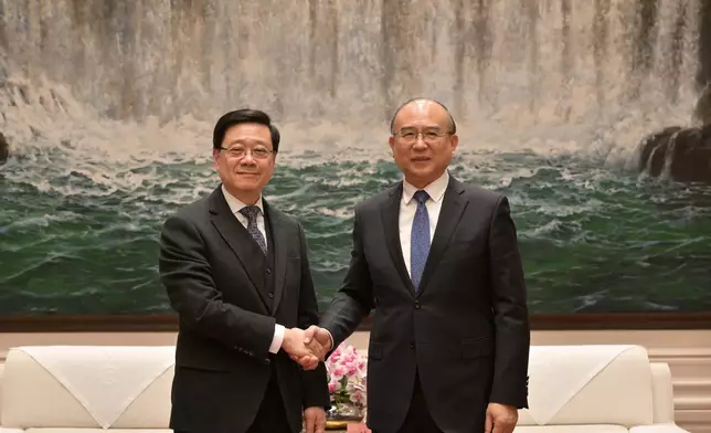 CE meets leaders of Heilongjiang Province in Harbin (with photos/ videos) Source: HKSAR Government Press Releases