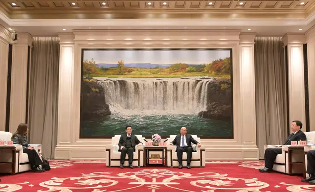 CE meets leaders of Heilongjiang Province in Harbin (with photos/ videos) Source: HKSAR Government Press Releases