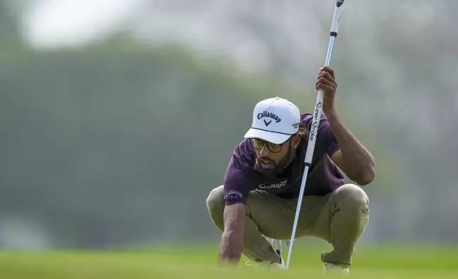 Akshay Bhatia, of the United States, lines up his putt on the 15th green during the second round of the Mexico Open golf tournament in Puerto Vallarta, Mexico, Friday, Feb. 21, 2025. (AP Photo/Fernando Llano)