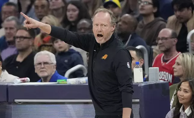 Phoenix Suns head coach Mike Budenholzer gestures toward players during the first half of an NBA basketball game against the Golden State Warriors in San Francisco, Friday, Jan. 31, 2025. (AP Photo/Jeff Chiu)