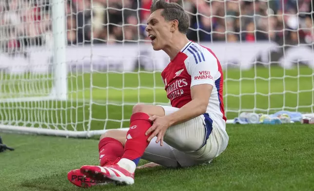 Arsenal's Leandro Trossard reacts after missing a scoring chance during the English Premier League soccer match between Arsenal and West Ham United at Emirates stadium in London, Saturday, Feb. 22, 2025. (AP Photo/Kirsty Wigglesworth)