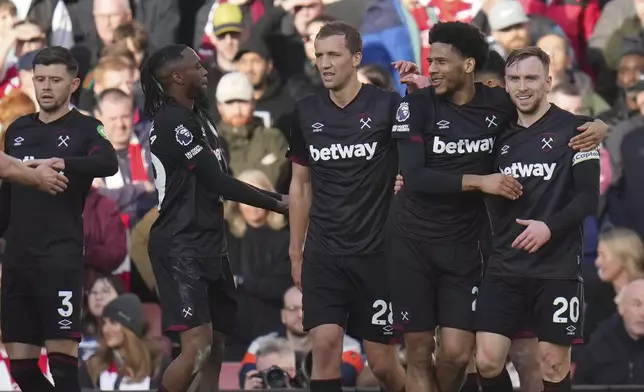 West Ham's Jarrod Bowen, right, celebrates with teammates after scoring his side's opening goal during the English Premier League soccer match between Arsenal and West Ham United at Emirates stadium in London, Saturday, Feb. 22, 2025. (AP Photo/Kirsty Wigglesworth)