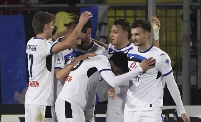 Atalanta's Mateo Retegui, 2nd right, celebrates scoring with teammates during the Serie A soccer match between Empoli and Atalanta at the "Carlo Castellani - Computer Gross Arena" Stadium in Empoli, Italy, Sunday Feb. 23, 2025. (Marco Bucco/LaPresse via AP)