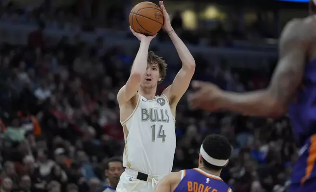 Chicago Bulls forward Matas Buzelis (14) sinks a three-point shot during the first half of an NBA basketball game against the Phoenix Suns, Saturday, Feb. 22, 2025, in Chicago. (AP Photo/Erin Hooley)