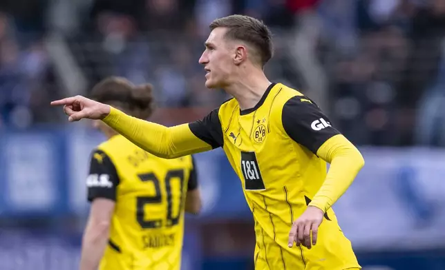 Dortmund's Nico Schlotterbeck points during the German Bundesliga soccer match between VfL Bochum and Borussia Dortmund in Bochum, Germany, Saturday, Feb. 15, 2025. (David Inderlied/dpa via AP)