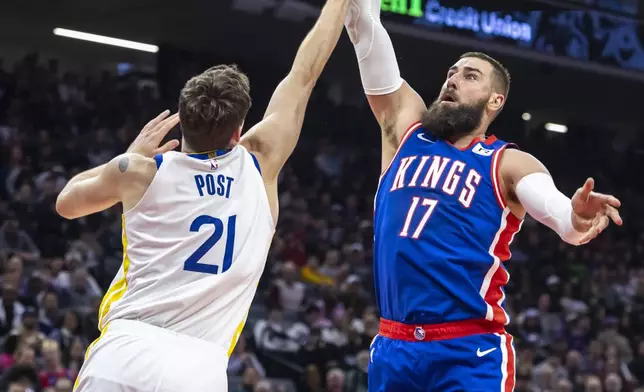 Sacramento Kings center Jonas Valanciunas (17) shoots a basket over Golden State Warriors center Quinten Post (21) during the first half of an NBA basketball game Friday, Feb. 21, 2025, in Sacramento, Calif. (AP Photo/Sara Nevis)