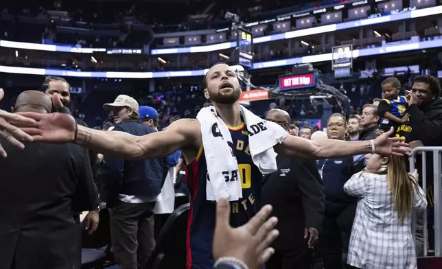 Golden State Warriors guard Stephen Curry walks off the court after an NBA basketball game against the Oklahoma City Thunder Wednesday, Jan. 29, 2025, in San Francisco. (AP Photo/Benjamin Fanjoy)