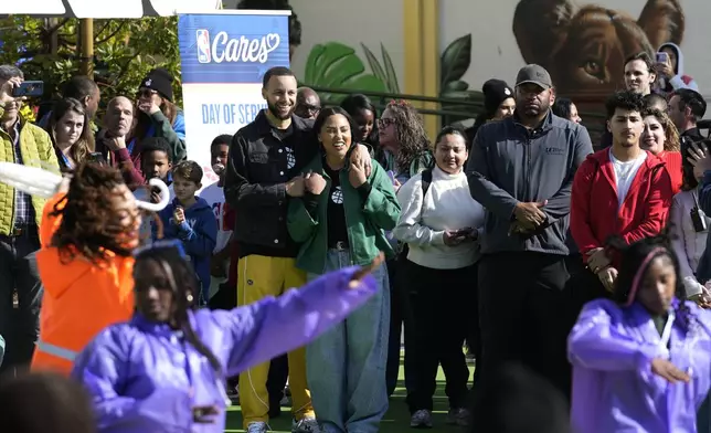 Stephen Curry and his wife Ayesha visit East Oakland Pride Elementary School as part of the NBA basketball league's Day of Service, Friday, Feb. 14, 2025, Oakland, Calif. (AP Photo/Godofredo A. Vásquez)