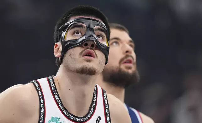 Memphis Grizzlies center Zach Edey, left, and Los Angeles Clippers center Ivica Zubac wait for a rebound during the first half of an NBA basketball game Wednesday, Feb. 12, 2025, in Inglewood, Calif. (AP Photo/Mark J. Terrill)