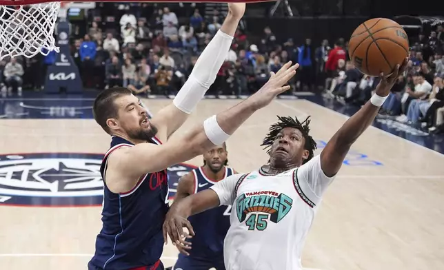 Memphis Grizzlies forward GG Jackson, right, shoots as Los Angeles Clippers center Ivica Zubac defends during the first half of an NBA basketball game Wednesday, Feb. 12, 2025, in Inglewood, Calif. (AP Photo/Mark J. Terrill)