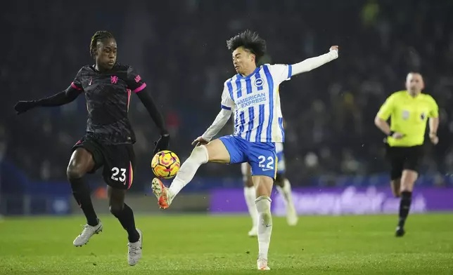 Brighton and Hove Albion's Kaoru Mitoma , center, controls the ball on his way to scoring against Chelsea during a Premier League match at the American Express Stadium, in Brighton, England, Friday, Feb. 14, 2025. (Adam Davy/PA via AP)