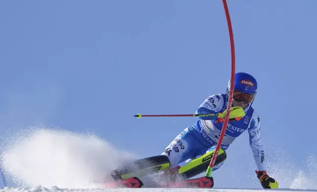 United States' Mikaela Shiffrin competes in a women's slalom, at the Alpine Ski World Championships, in Saalbach-Hinterglemm, Austria, Saturday, Feb. 15, 2025. (AP Photo/Giovanni Auletta)