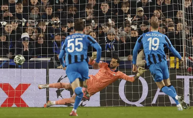 Brugge's Gustaf Nilsson, right, scores the second goal from penalty position against Atalanta, during the Champions League playoff first leg soccer match between Club Brugge and Atalanta at the Jan Breydel Stadium in Bruges, Belgium, Wednesday, Feb. 12, 2025. (AP Photo/Geert Vanden Wijngaert)