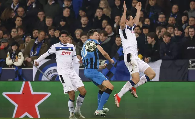 Brugge's Hans Vanaken, center, fights for the ball with Atalanta's Raoul Bellanova, left, and Atalanta's Marten de Roon, right, during the Champions League playoff first leg soccer match between Club Brugge and Atalanta at the Jan Breydel Stadium in Bruges, Belgium, Wednesday, Feb. 12, 2025. (AP Photo/Geert Vanden Wijngaert)