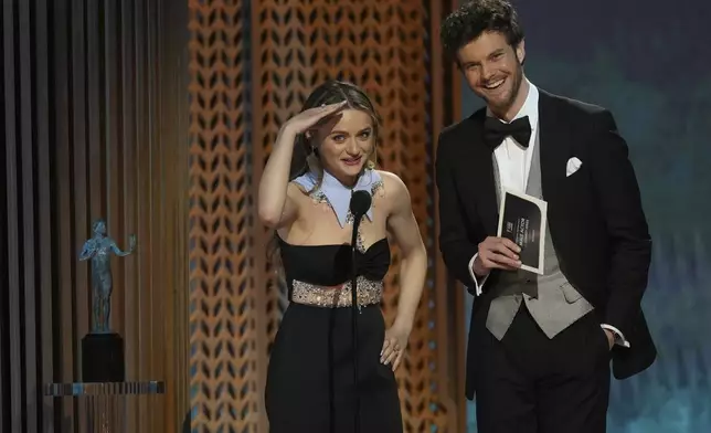 Joey King, left, and Jack Quaid present the award for outstanding performance by a male actor in a comedy series during the 31st annual Screen Actors Guild Awards on Sunday, Feb. 23, 2025, at the Shrine Auditorium in Los Angeles. (AP Photo/Chris Pizzello)