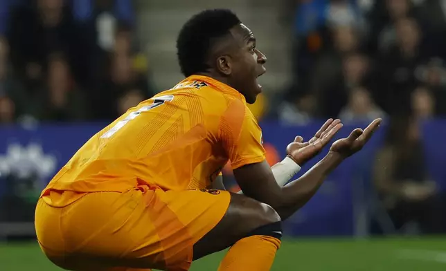 Real Madrid's Vinicius Junior protests during a Spanish La Liga soccer match between Espanyol and Real Madrid at the Lluis Companys Olympic Stadium in Barcelona, Spain, Saturday Feb.1, 2025. (AP Photo/Joan Monfort)
