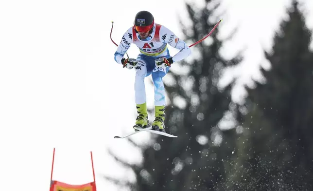 United States' Bryce Bennett speeds down the course during a men's downhill race, at the Alpine Ski World Championships, in Saalbach-Hinterglemm, Austria, Sunday, Feb. 9, 2025. (AP Photo/Marco Trovati)