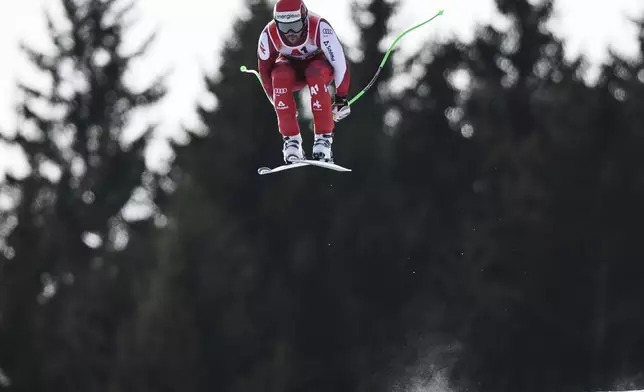 Austria's Vincent Kriechmayr speeds down the course during a men's downhill race, at the Alpine Ski World Championships, in Saalbach-Hinterglemm, Austria, Sunday, Feb. 9, 2025. (AP Photo/Marco Trovati)