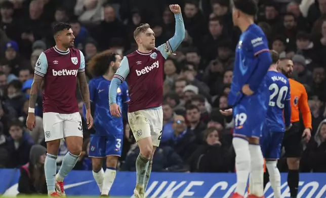West Ham's Jarrod Bowen, center, celebrates after scoring his side's opening goal during the English Premier League soccer match between Chelsea and West Ham United at Stamford Bridge stadium in London, Monday, Feb. 3, 2025. (AP Photo/Kirsty Wigglesworth)