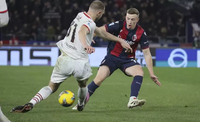 Bologna's Lewis Ferguson, right, and Milan's Strahinja Pavlovic in action during the Serie A soccer match between Bologna FC and A.C. Milan at Renato Dall'Ara Stadium, Bologna, Italy, Thursday, Feb. 27, 2025. (Michele Nucci/LaPresse via AP)