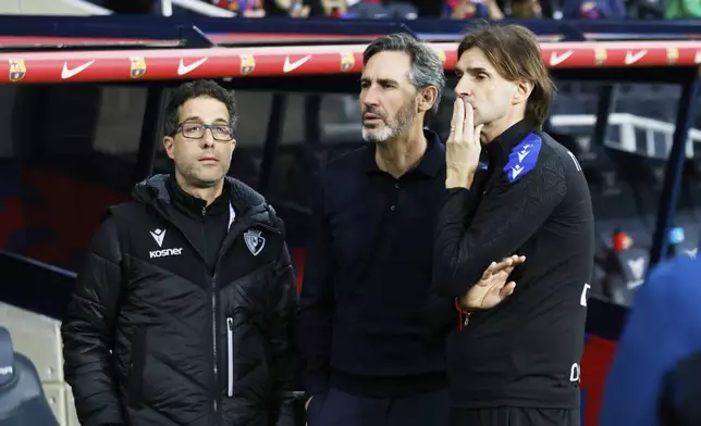 Osasuna's head coach Vicente Moreno, centre, looks on ahead of the Spanish La Liga soccer match between Barcelona and Osasuna at the Lluis Companys Olympic Stadium, in Barcelona, Spain, Saturday, March 8, 2025. (AP Photo/Joan Monfort)
