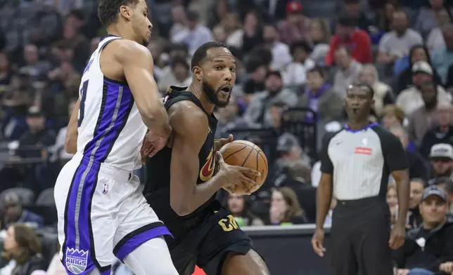 Cleveland Cavaliers forward Evan Mobley, right, drives past Sacramento Kings forward Keegan Murray during the second half of an NBA basketball game in Sacramento, Calif., Wednesday, March 19, 2025. (AP Photo/Randall Benton)