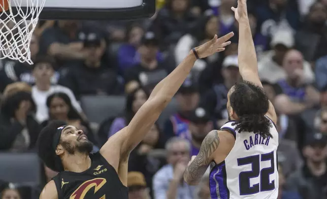 Sacramento Kings guard Devin Carter (22) shoots over Cleveland Cavaliers center Jarrett Allen (31) during the second half of an NBA basketball game in Sacramento, Calif., Wednesday, March 19, 2025. (AP Photo/Randall Benton)
