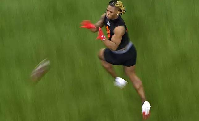 Ohio State running back Quinshon Judkins participates in a drill at the NFL football scouting combine, Saturday, March 1, 2025, in Indianapolis. (AP Photo/Charlie Riedel)
