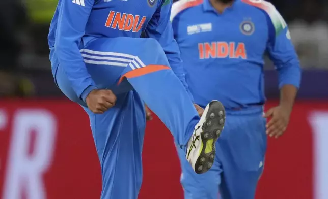 India's Varun Chakravarthy celebrate the wicket of New Zealand's Glenn Phillips during the ICC Champions Trophy cricket match between India and New Zealand at Dubai International Cricket Stadium in Dubai, United Arab Emirates, Sunday, March 2, 2025. (AP Photo/Altaf Qadri )