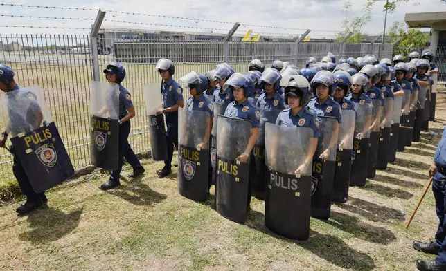 Security officials stand outside Villamor Air Base after former President Rodrigo Duterte was arrested, Tuesday, March 11, 2025, near Manila, Philippines. (AP Photo/Aaron Favila)