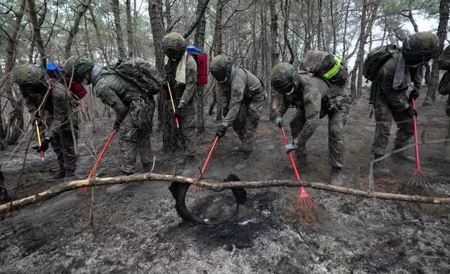 South Korean army soldiers work to prevent the further spread of wildfires in Uiseong, South Korea, Thursday, March 27, 2025. (AP Photo/Ahn Young-joon)