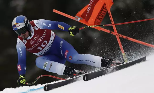Italy's Dominik Paris speeds down the course during an alpine ski, men's World Cup super G race, in Kvitfjell, Norway, Sunday, March 9, 2025. (AP Photo/Gabriele Facciotti)
