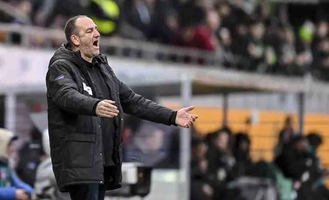 Heidenheim's head coach Frank Schmidt gestures during the German Bundesliga soccer match between 1. FC Heidenheim and Borussia Moenchengladbach in Heidenheim, Germany, Saturday, March 1, 2025. (Harry Langer/dpa via AP)