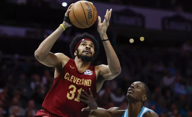 Cleveland Cavaliers center Jarrett Allen (31) drives to the basket against Charlotte Hornets forward Moussa Diabate, right, during the first half of an NBA basketball game in Charlotte, N.C., Friday, March 7, 2025. (AP Photo/Nell Redmond)