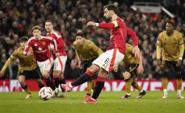 Manchester United's Bruno Fernandes scores his side's first goal by penalty kick during the Europa League soccer match between Manchester United and Real Sociedad at Old Trafford stadium in Manchester, England, Thursday, March 13, 2025 . (AP Photo/Dave Thompson)