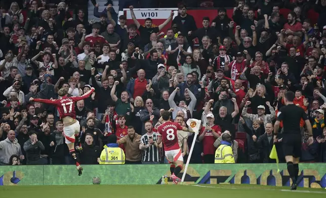 Manchester United's Bruno Fernandes, center, celebrates scoring his side's opening goal during the English Premier League soccer match between Manchester United and Arsenal at Old Trafford stadium in Manchester, England, Sunday, March 9, 2025. (AP Photo/Dave Thompson)