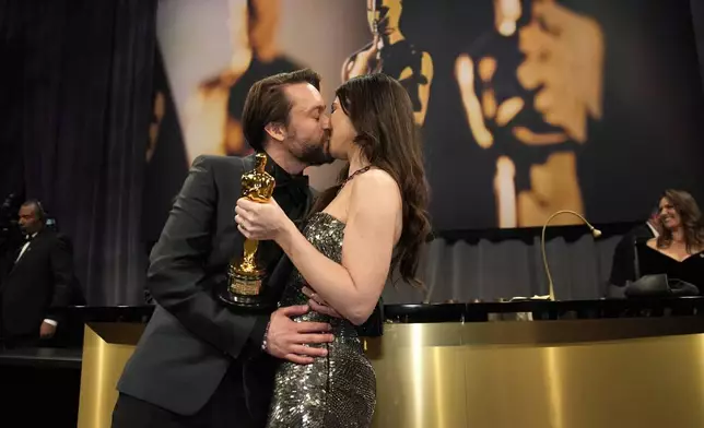 Kieran Culkin, left, winner of the award for best performance by an actor in a supporting role for "A Real Pain," and Jazz Charton at the Governors Ball after the Oscars on Sunday, March 2, 2025, in Los Angeles. (AP Photo/John Locher)