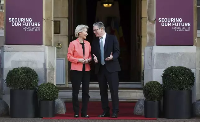 Britain's Prime Minister Keir Starmer, right, welcomes European Commission President Ursula von der Leyen to the European leaders' summit to discuss Ukraine, at Lancaster House, London, Sunday March 2, 2025. (Toby Melville/Pool via AP)