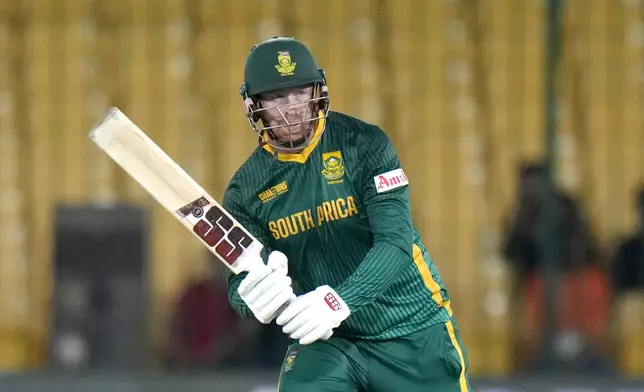South Africa's Heinrich Klaasen bats during the ICC Champions Trophy cricket match between England and South Africa, in Karachi, Pakistan Saturday, March 1, 2025. (AP Photo/Anjum Naveed)