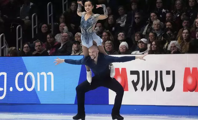 Ellie Kam and Danny O'Shea, of the United States, perform during the pairs free skating program at the figure skating world championships, Thursday, March 27, 2025, in Boston. (AP Photo/Charles Krupa)