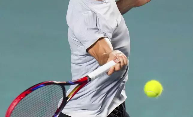Tomas Machac of Czech Republic plays a forehand return to Alejandro Davidovich Fokina of Spain during the final match at the Mexican Open tennis tournament in Acapulco, Mexico, Saturday, March 1, 2025. (AP Photo/Eduardo Verdugo)