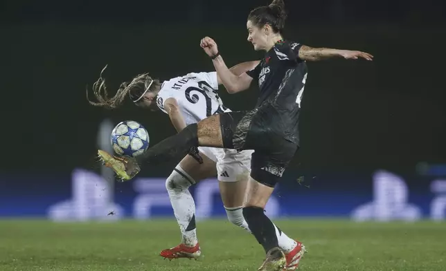 Real Madrid's Athenea del Castillo, left, challenges for the ball with Arsenal's Emily Fox during the Women's Champions League quarterfinal first leg soccer match between Real Madrid and Arsenal at the Alfredo di Stefano stadium in Madrid, Spain, Tuesday March 18, 2025. (AP Photo/Fran Berg)