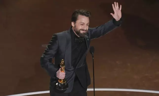 Kieran Culkin accepts the award for best performance by an actor in a supporting role for "A Real Pain" during the Oscars on Sunday, March 2, 2025, at the Dolby Theatre in Los Angeles. (AP Photo/Chris Pizzello)