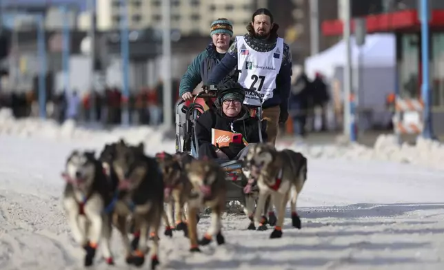 Quince Mountain (27), of Mountain, Wis., turns the corner onto Cordova Street during the Ceremonial Start of the Iditarod Trail Sled Dog Race in Anchorage, Alaska., Saturday, March 1, 2025. (AP Photo/Amanda Loman)